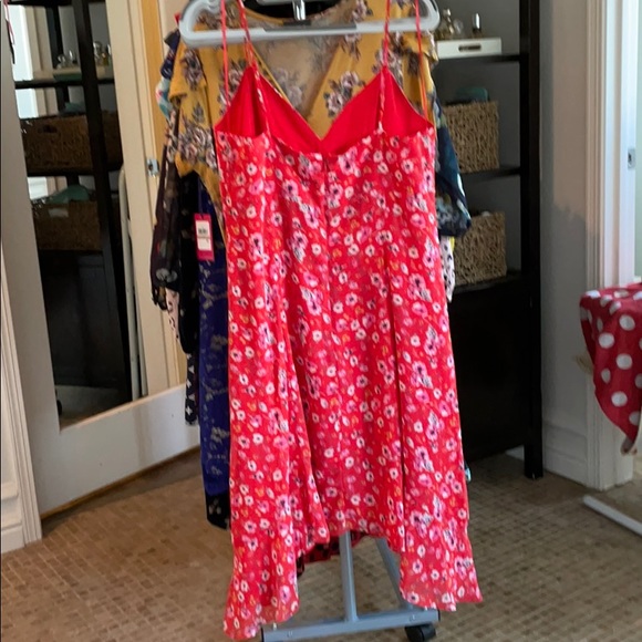 Beautiful red floral dress - Picture 5 of 5